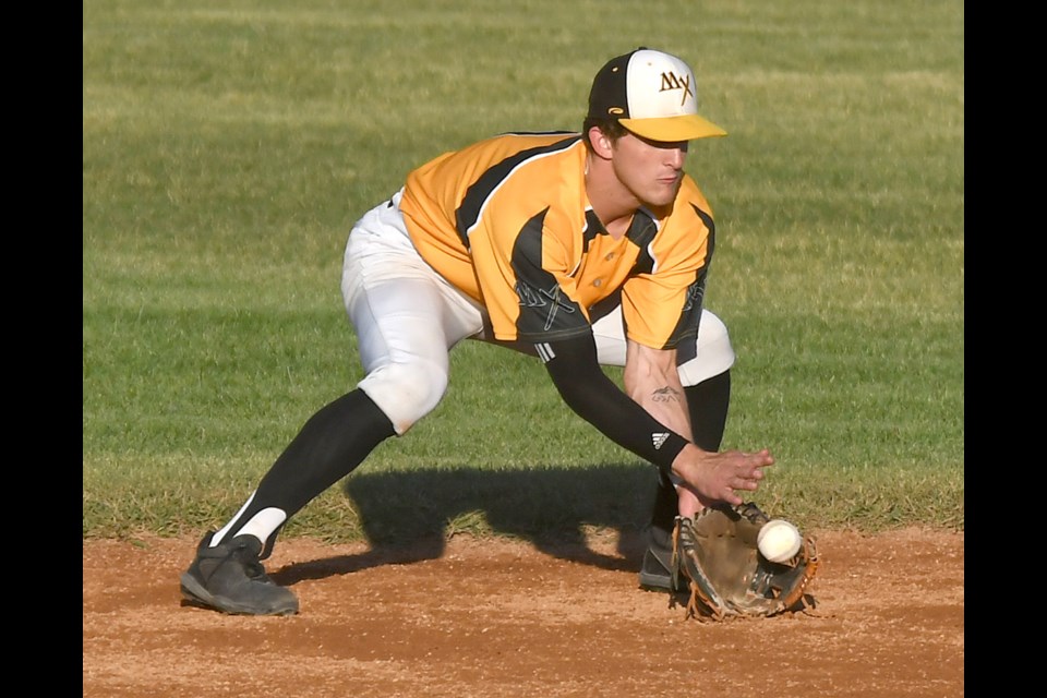 Luke Lachance barely had to move to get into position to field this chance at second base. Randy Palmer
